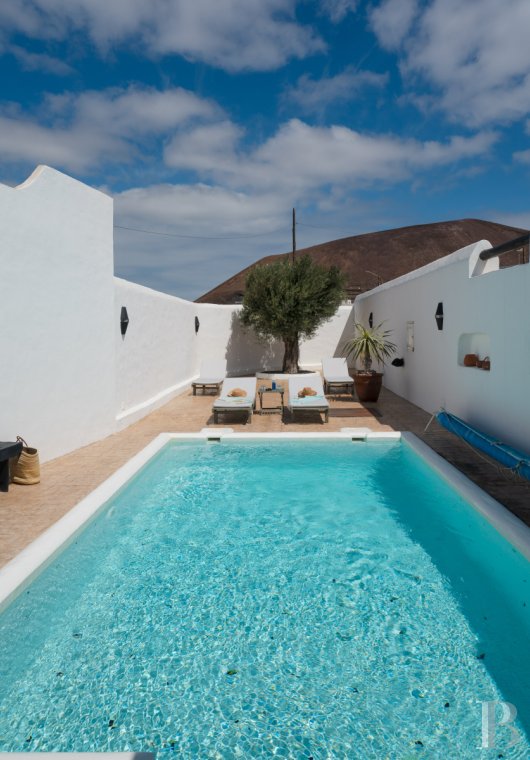 An old finca renovated in a contemporary style on the island of Lanzarote, in the Canary Islands - photo  n°20